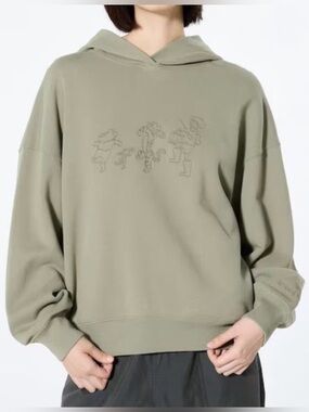 Uniqlo Hoodie Women's Small Winnie The Pooh  Disney Magic For All With Yu Nagaba